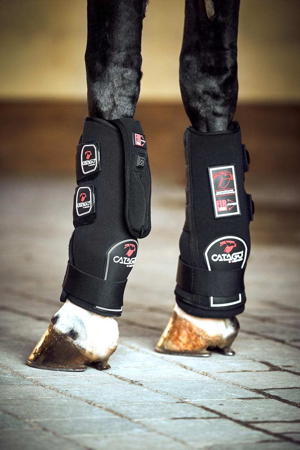 Catago FIR-TECH stableboots benen paard pony circulatie paard pony magnetisch blessure doorbloeding artrose rust training relaxe ontspannen massage stal beschermer trailer klittenband cooling koeling ijs ice pees blessure gebroken been pezen herstellen recuptex magneet