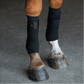 Incrediwear COOLING & CIRCULATION exercise bandages koeling hoeven benen ijs ice pack sokken paard pony pees blessure pezen dierenarts hoefbevangen ontsteking circulatie grijs knieen benen training tijdens trainen koel aan 
