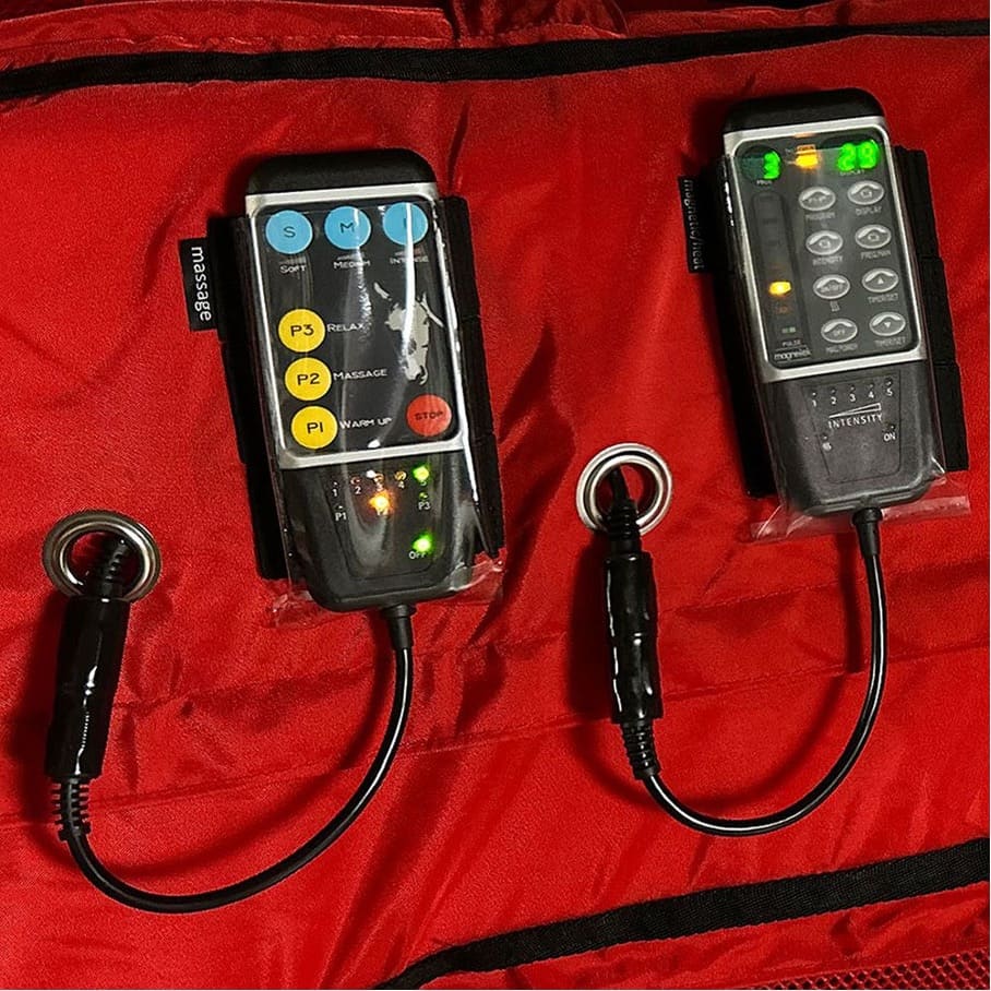 Sportinnovations PEMF & VIBRATION & HEAT 3in1 proserie rug blanked deken neck nek hals magneet circulatie verwarmen paard pony blessure artrose spieren weefsel cellen herstellen dierenarts wellness ontsteking ontstoken doorbloeding beweging soepeler benen pees blessure pezen weefsel gat herstellen help soepel training dressuur springen rood warming up cooling down alles in een 1 knop bediening paneel keuzes massage verwarmen trillen vibratie recuptex bucas