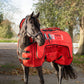 Sportinnovations PEMF & VIBRATION & HEAT 3in1 proserie rug blanked deken neck nek hals magneet circulatie verwarmen paard pony blessure artrose spieren weefsel cellen herstellen dierenarts wellness ontsteking ontstoken doorbloeding beweging soepeler benen pees blessure pezen weefsel gat herstellen help soepel training dressuur springen rood warming up cooling down alles in een 1 knop bediening paneel keuzes massage verwarmen trillen vibratie recuptex bucas foto